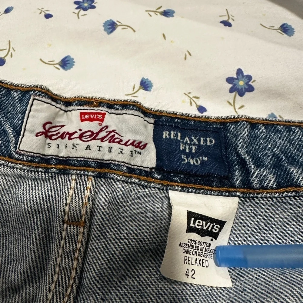 Vintage ‘96 Levi's 540 Men’s Sz: 42 Relaxed Fit Jorts Denim Blue Shorts.